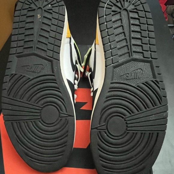 Jordan 1 OG “Volt Gold” - Picture 6 of 7